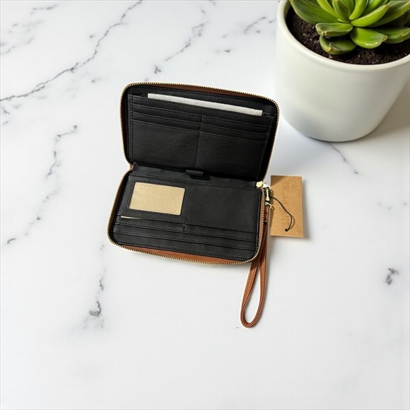 Steve Madden Bzippy Cognac Brown Zip Around Wallet with Wristlet Strap NEW - Picture 5 of 5